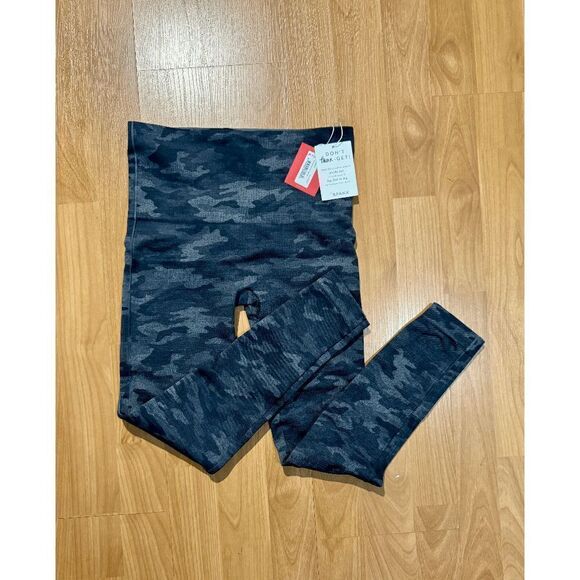 Spanx Women’s Heather Camo Print Pull-On Leggings Black & Gray - Picture 6 of 8